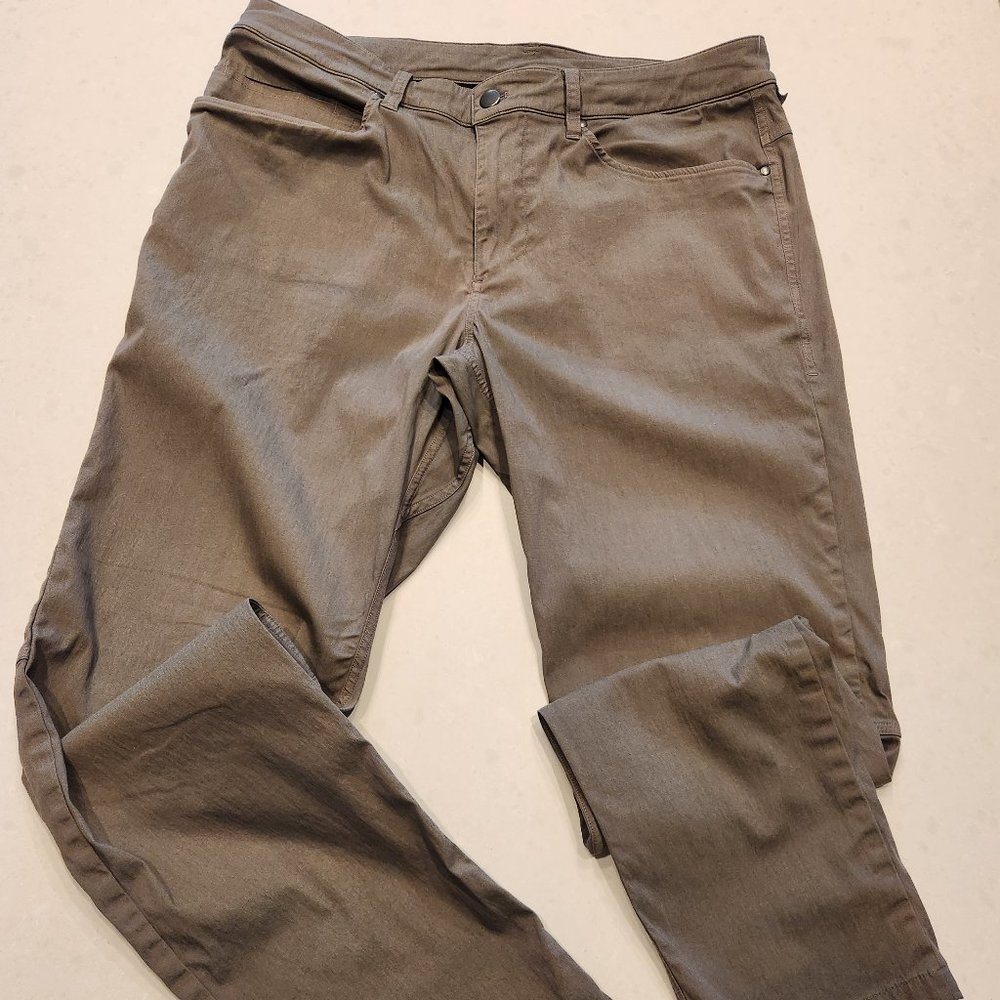 Lululemon mens on the move pants. Size 33